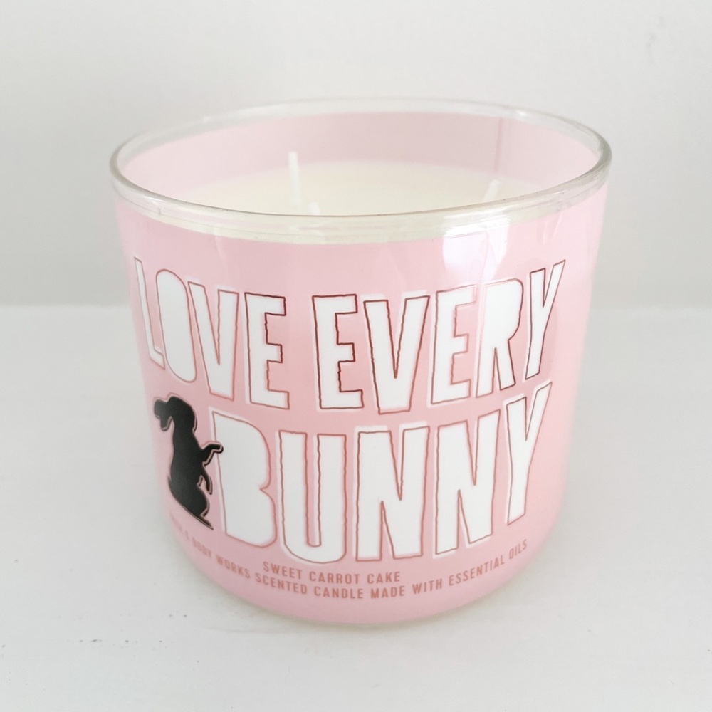 BBW Love every bunny sweet carrot cake candle - Picture 2 of 3